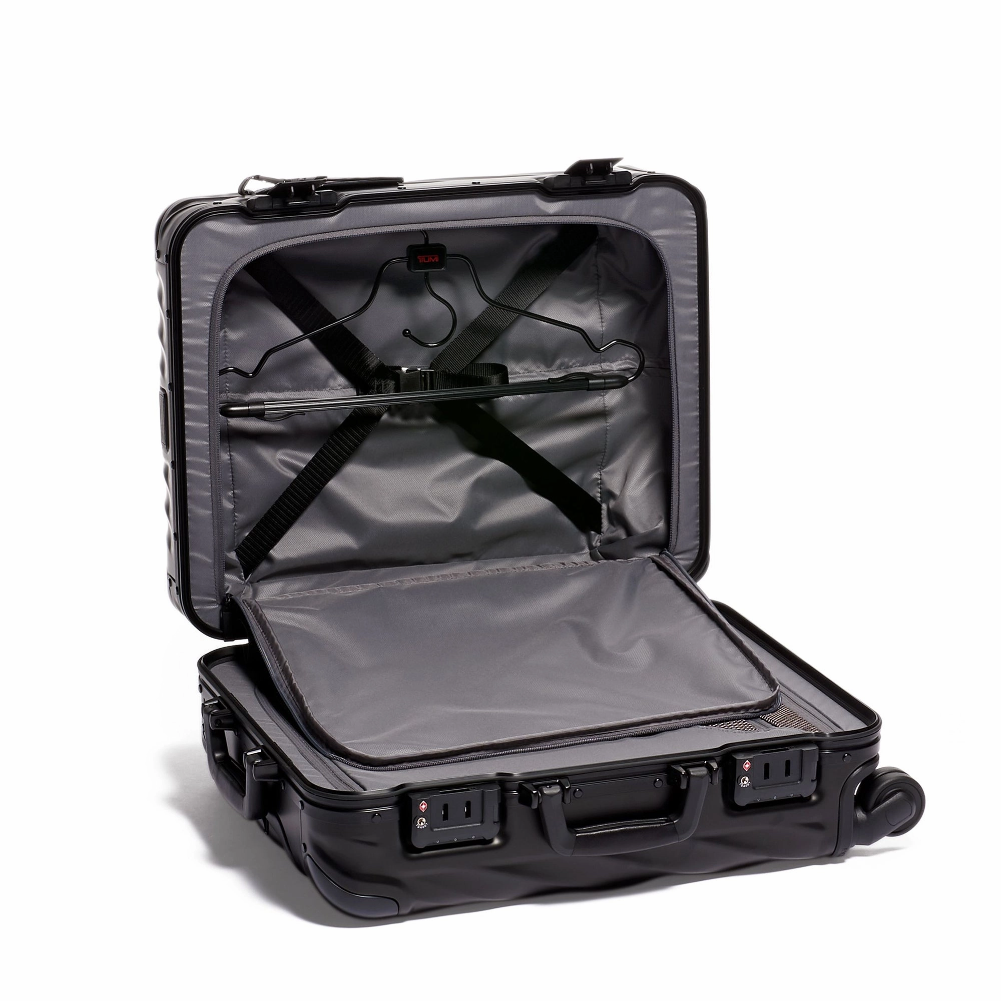 19 degree aluminum Continental carry on // Black