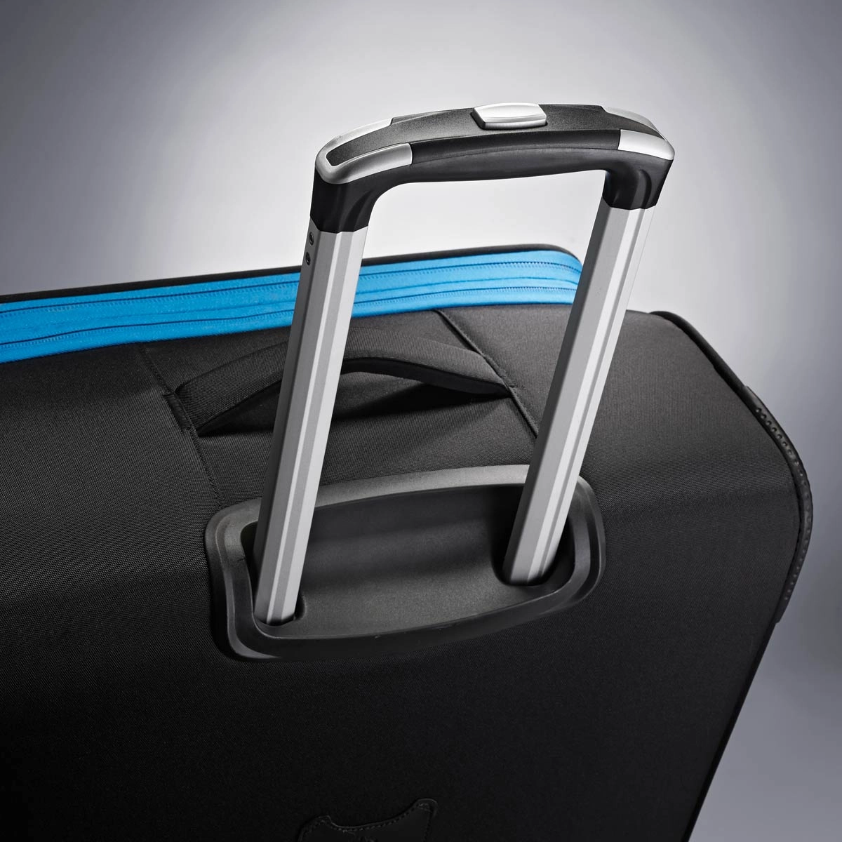 American Tourister Skylite Spinner Carry On