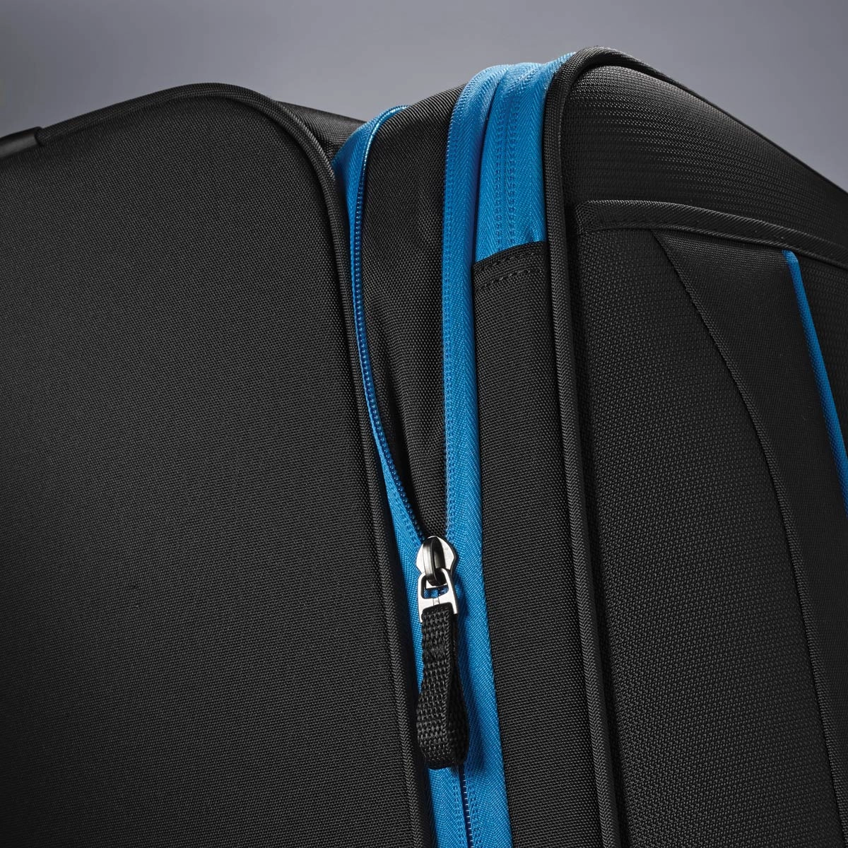 American Tourister Skylite Spinner Carry On