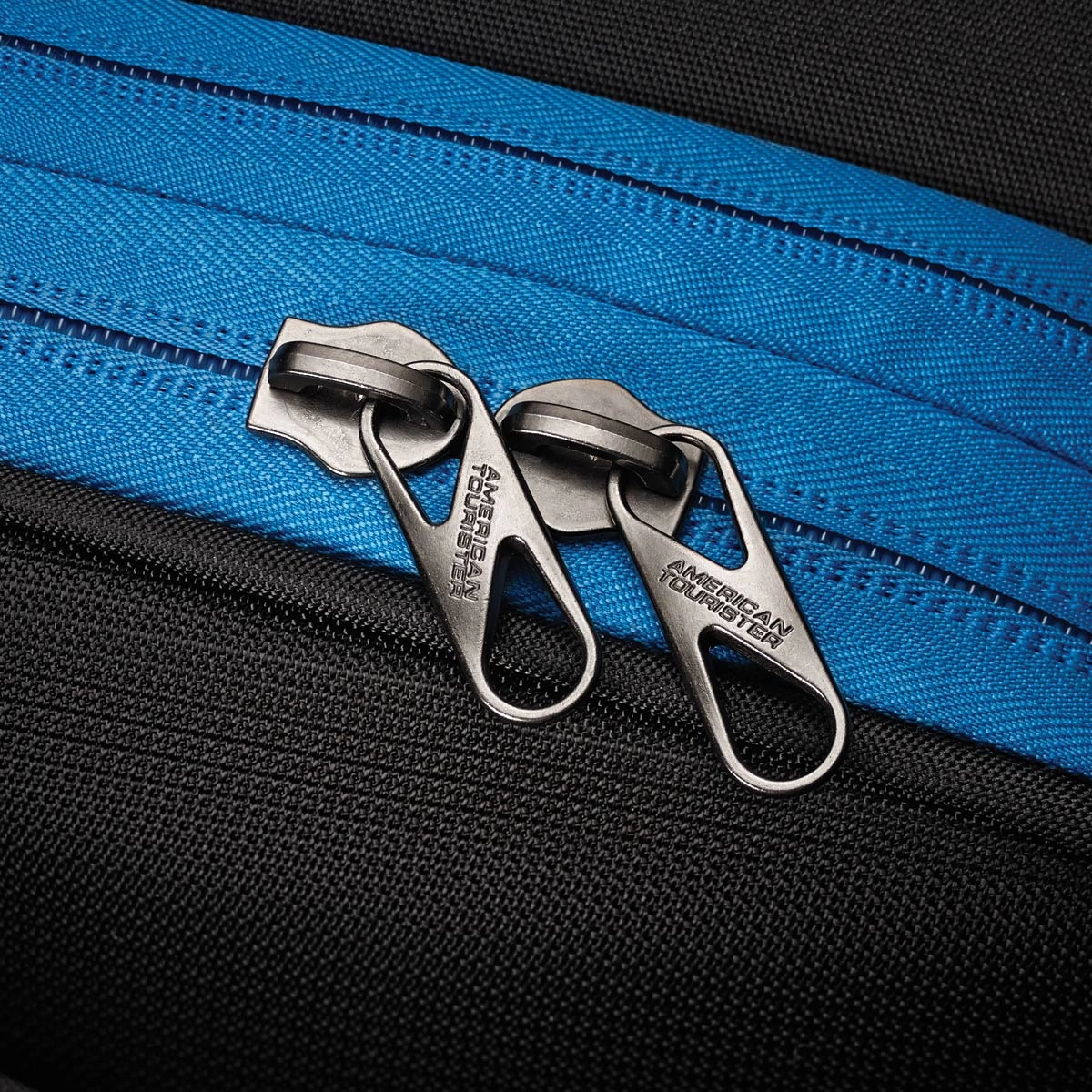 American Tourister Skylite Spinner Carry On