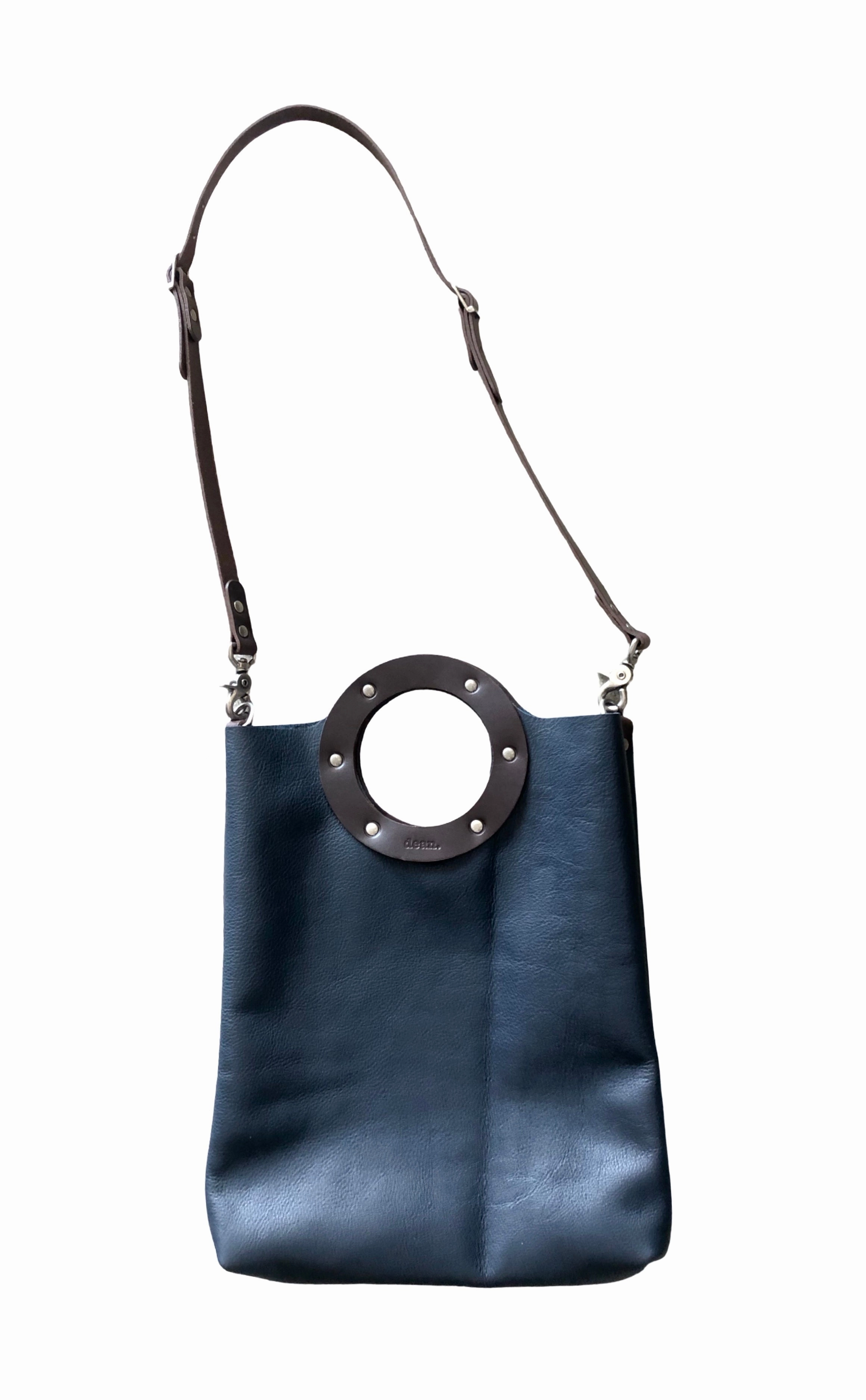 B32 SMALL CIRCLE TOTE
