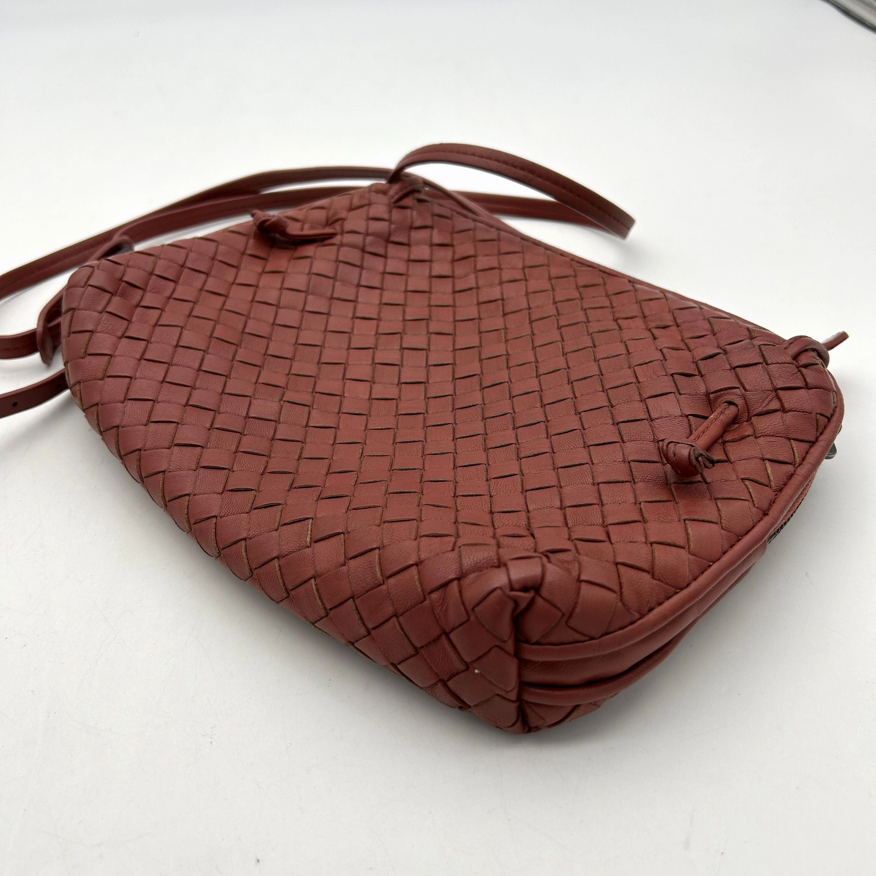 Bottega Veneta Intrecciato Nodini - Burgundy Crossbody Bags, Handbags AF394