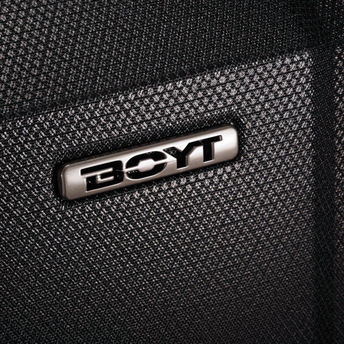 Boyt Armor 20In Spinner Carry On