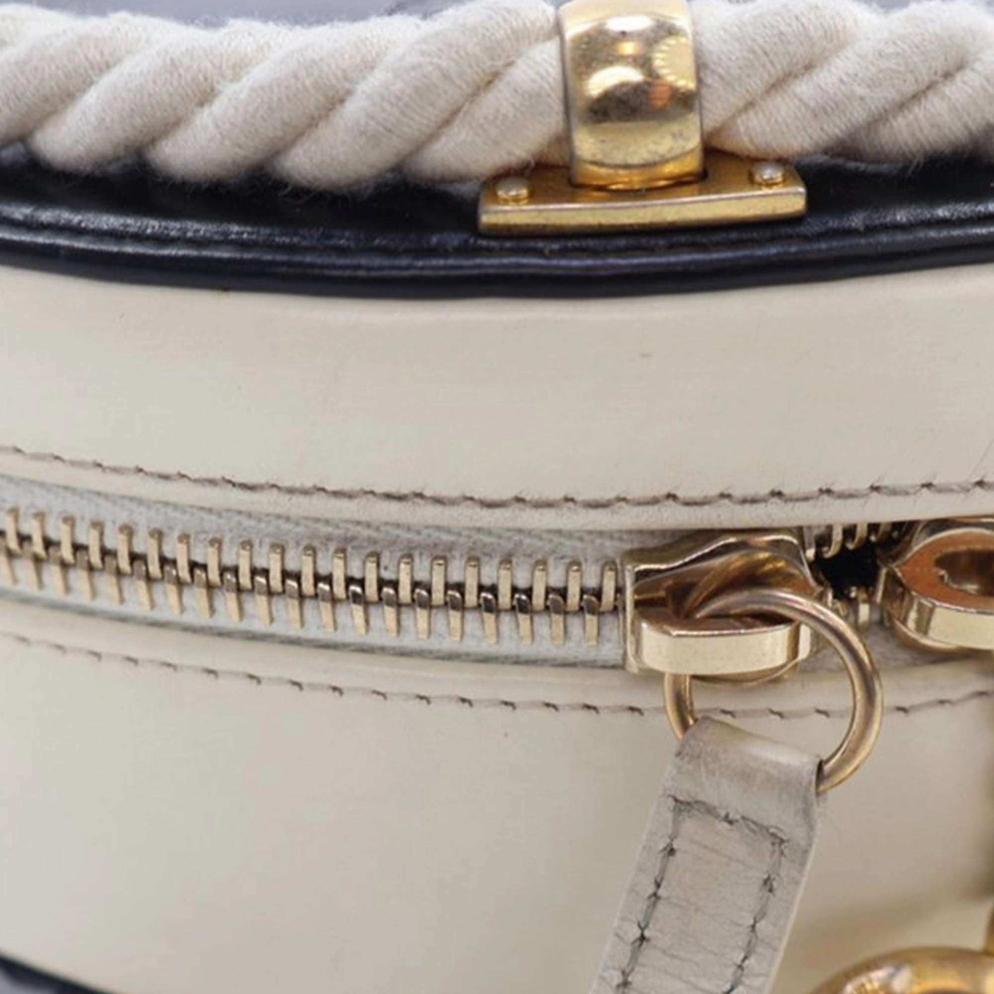 Calfskin En Vogue Round Crossbody