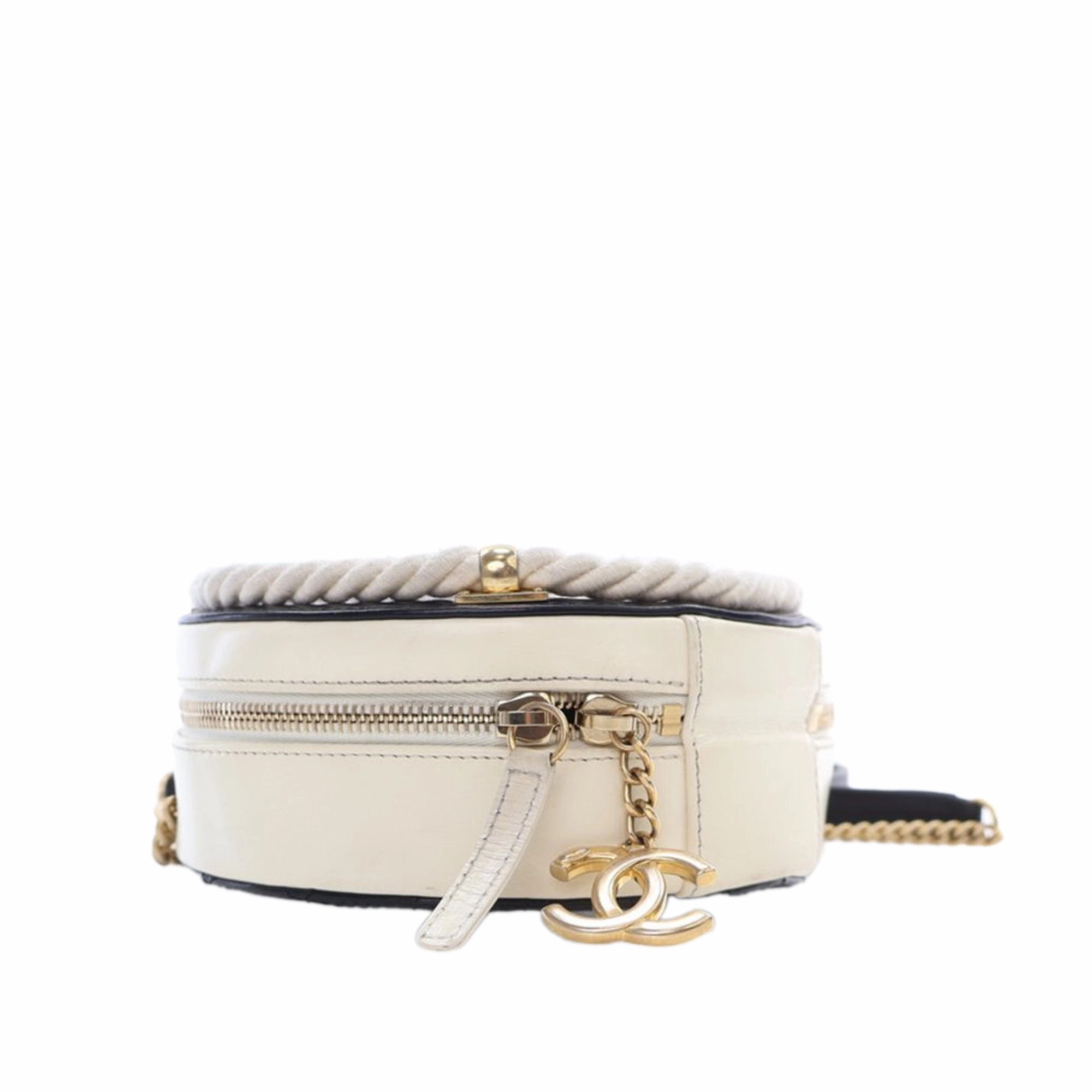 Calfskin En Vogue Round Crossbody