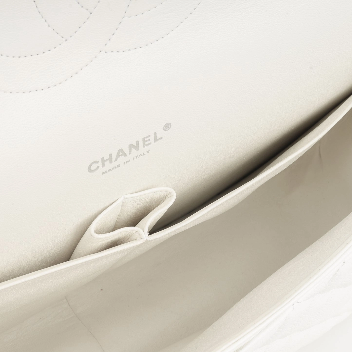 Chanel - Maxi Classic Flap - White Quilted Caviar Leather SHW - 2011 - Pre-Loved