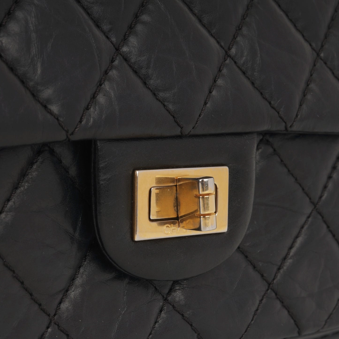 Chanel Chanel - 2.55 Reissue Flap Bag - 226 - Black Aged Calfskin GHW - Pre-Loved -2011