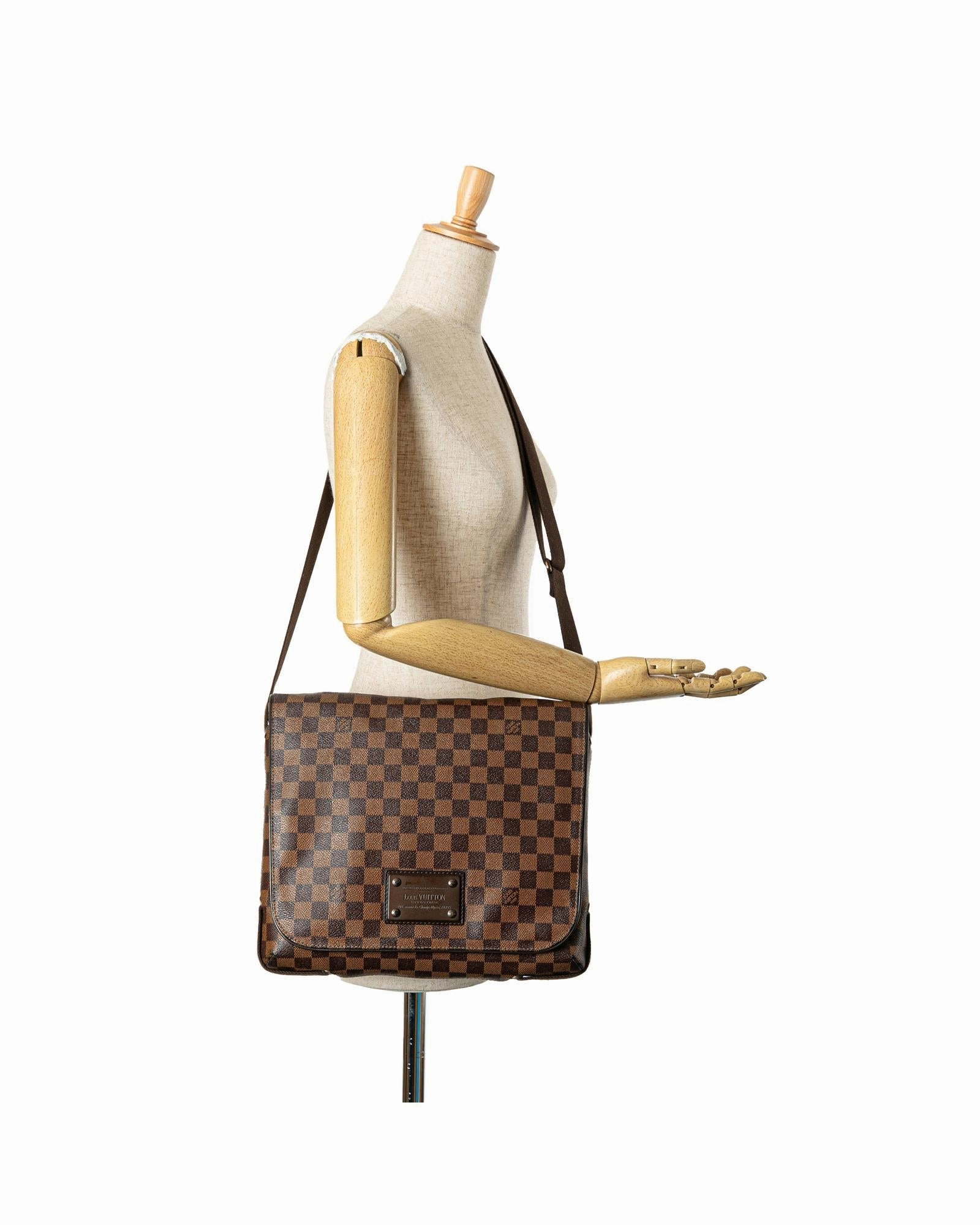 Damier Ebene Canvas Crossbody Bag with Adjustable Strap and Magnetic Closure