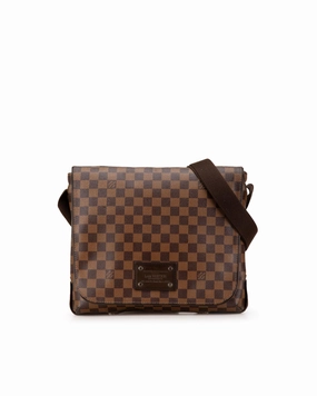 Damier Ebene Canvas Crossbody Bag with Adjustable Strap and Magnetic Closure
