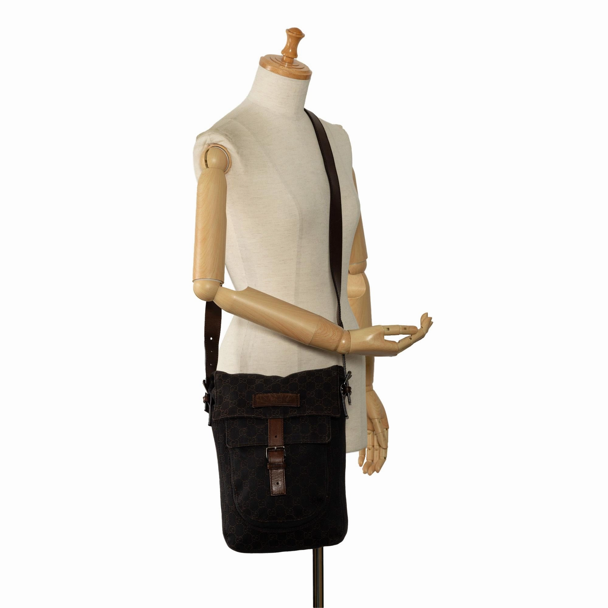Gucci GG Canvas Crossbody Bag (SHG-ut3J0m)
