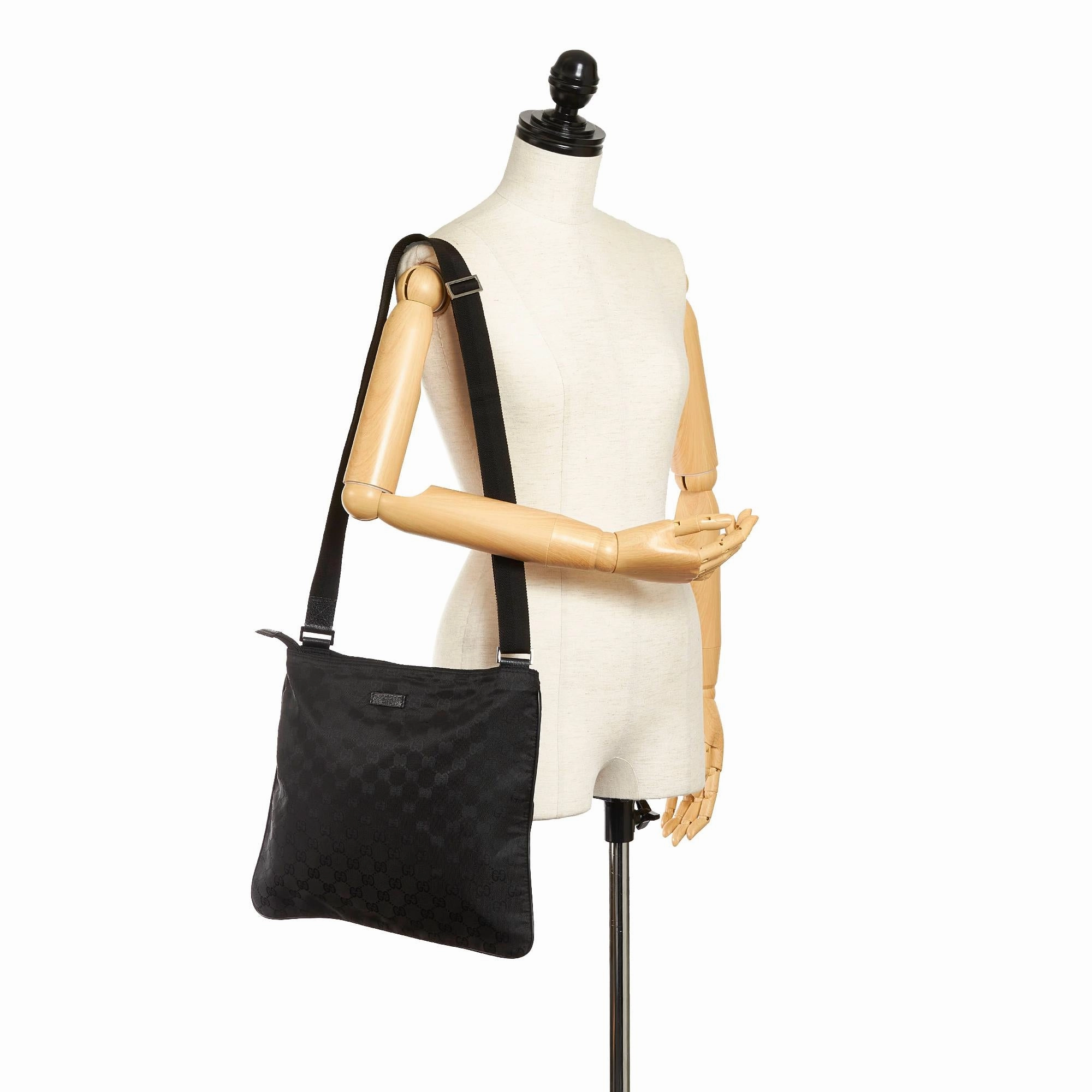 Gucci GG Nylon Crossbody Bag (SHG-33512)