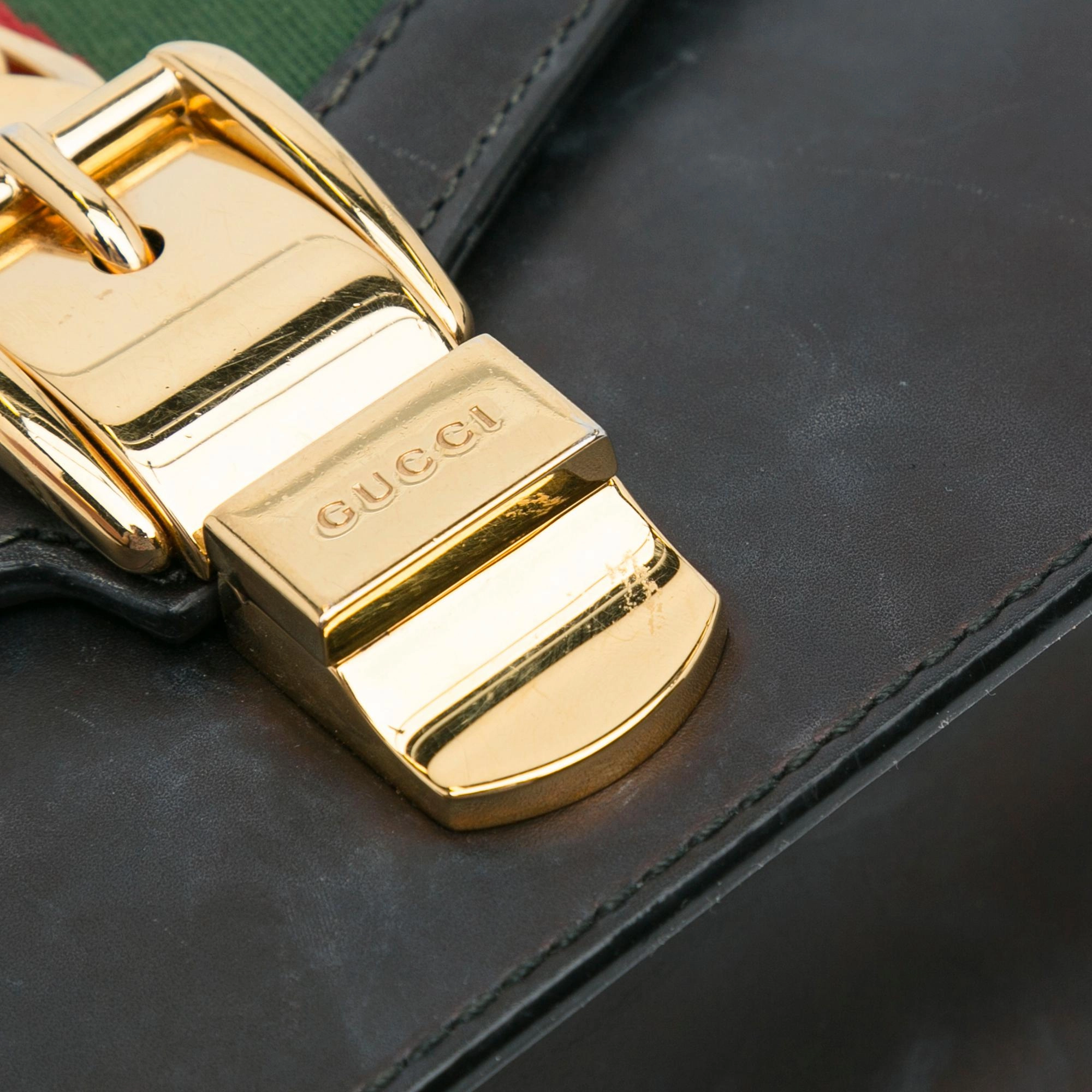 Gucci Mini Sylvie Leather Chain Crossbody Bag (SHG-Rb9ccQ)