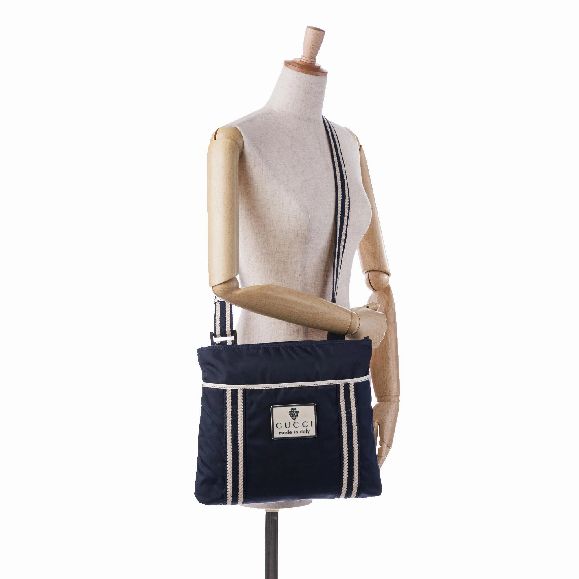 Gucci Web Crest Nylon Crossbody (SHG-RAJYVJ)