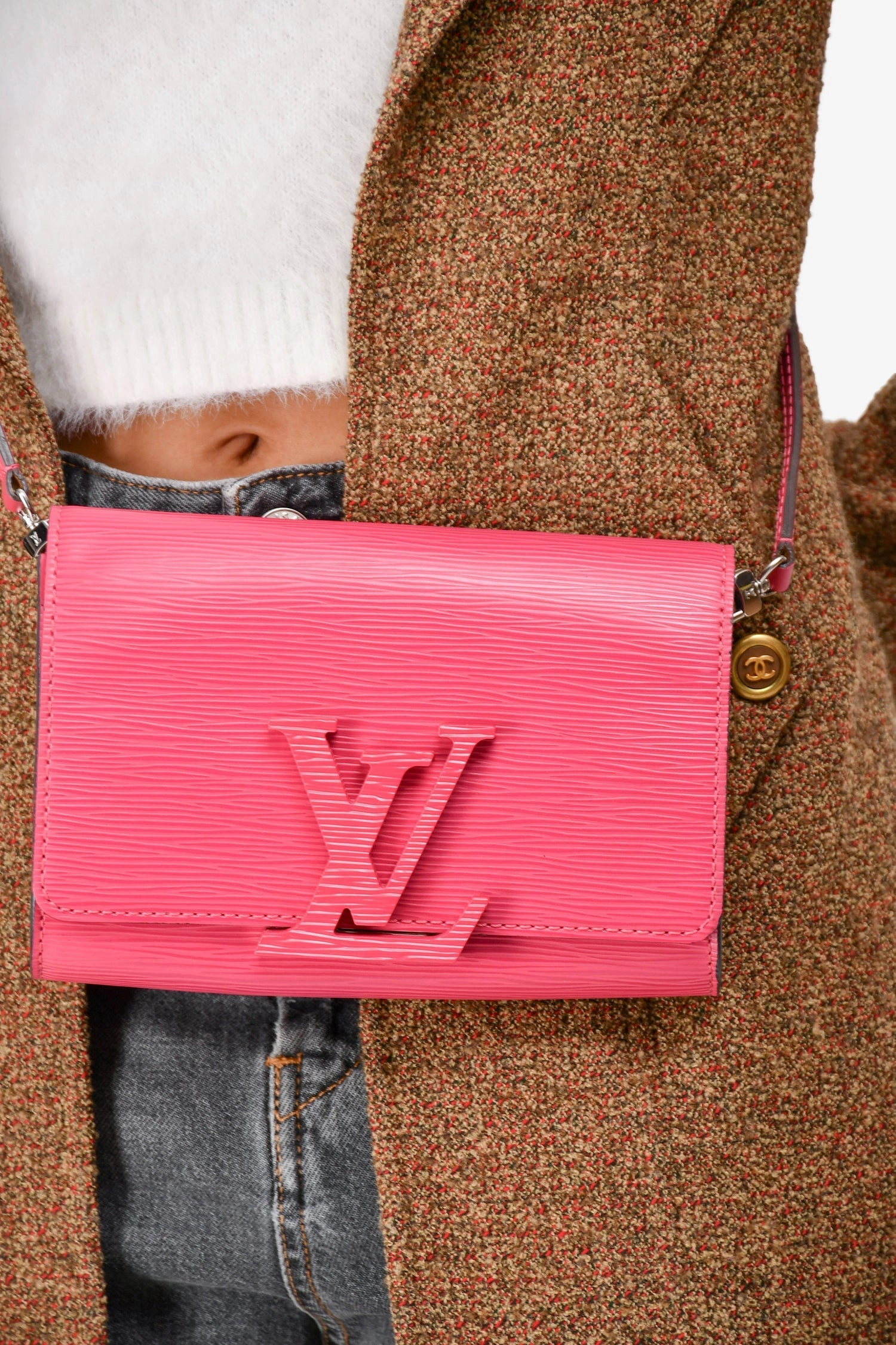 Louis Vuitton 2014 Fuchsia Epi Leather Louise Clutch With Strap