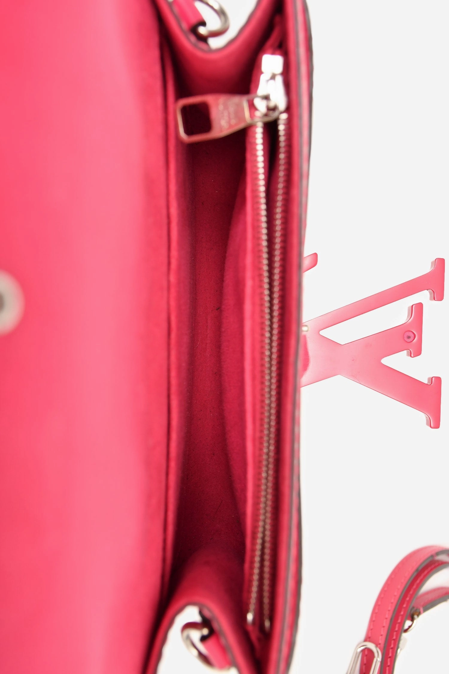 Louis Vuitton 2014 Fuchsia Epi Leather Louise Clutch With Strap