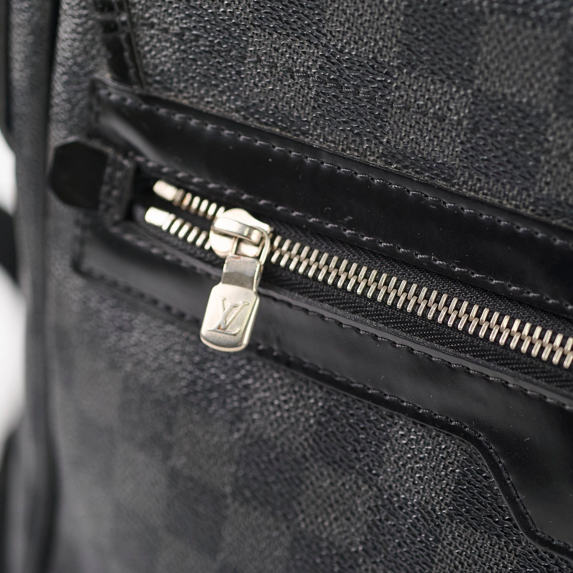 Louis Vuitton Damier Graphite MM