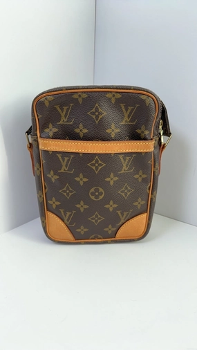 Louis Vuitton Monogram Brown Camera Bag - Crossbody Type