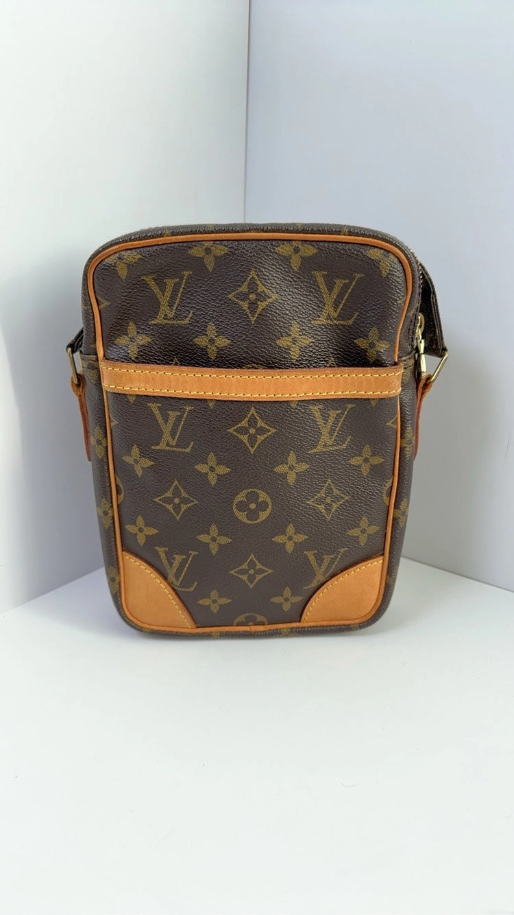 Louis Vuitton Monogram Brown Camera Bag - Crossbody Type