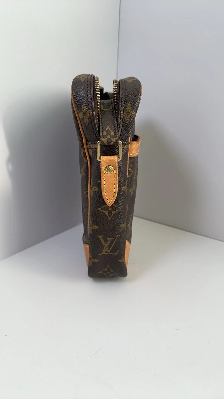 Louis Vuitton Monogram Brown Camera Bag - Crossbody Type