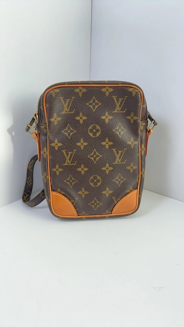 Louis Vuitton Monogram Brown Camera Bag - Crossbody Type