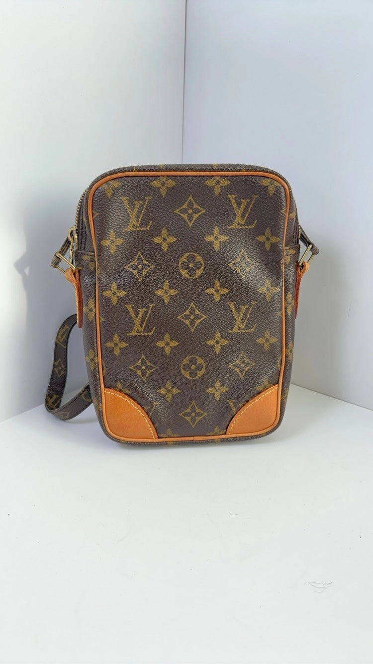 Louis Vuitton Monogram Brown Camera Bag - Crossbody Type