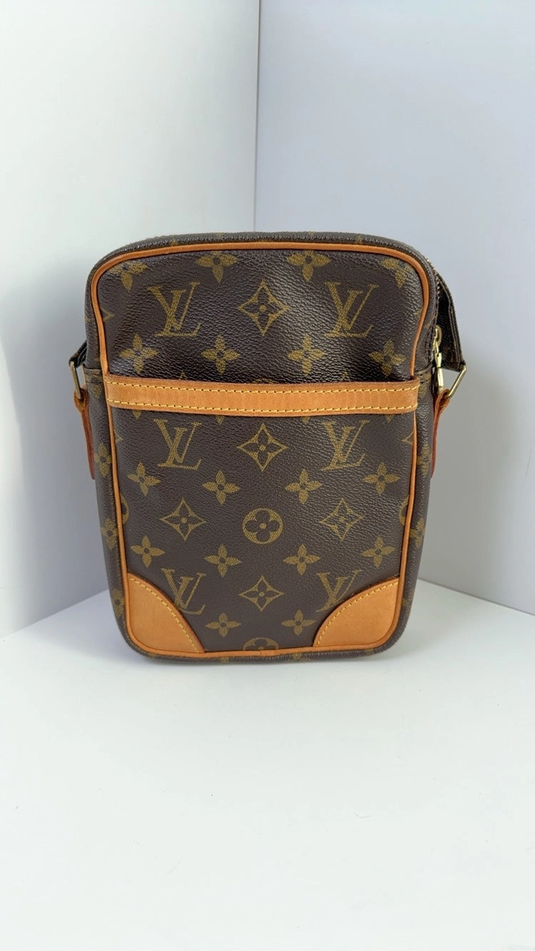 Louis Vuitton Monogram Brown Camera Bag - Crossbody Type