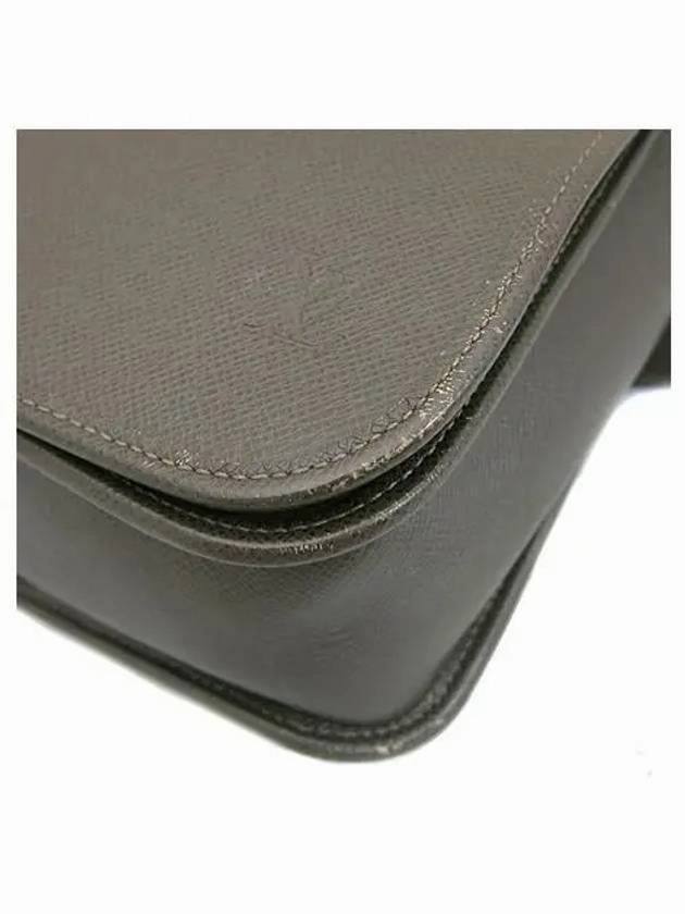 M32488 Crossbody Bag