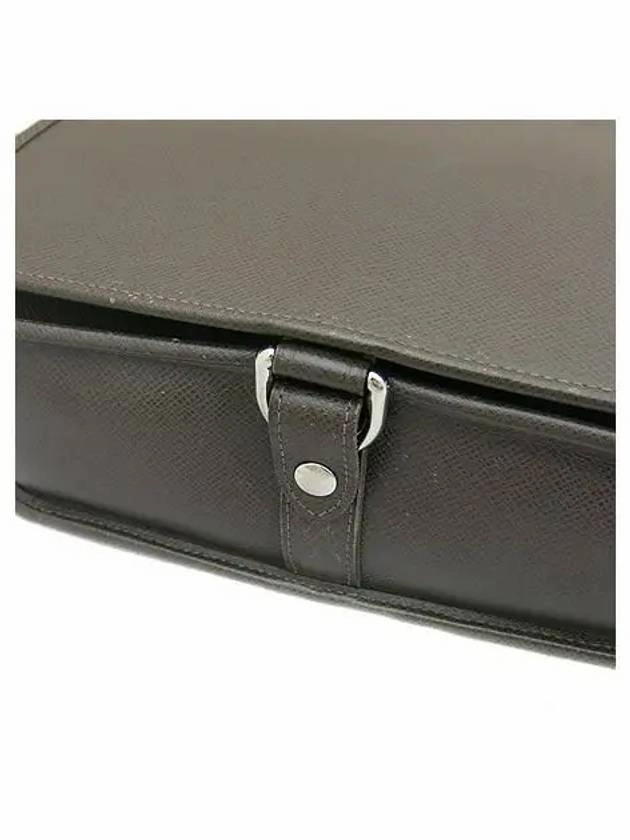 M32488 Crossbody Bag