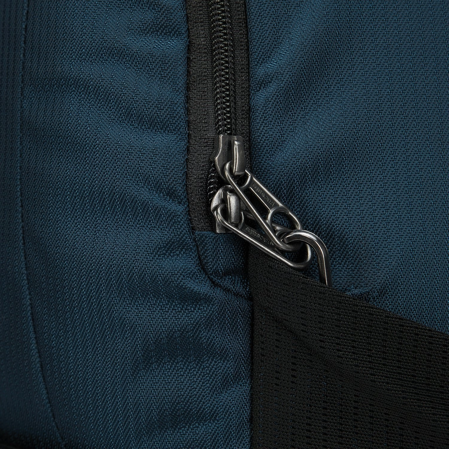 Pacsafe Metrosafe LS450 ECONYL Anti-Theft 25L Backpack