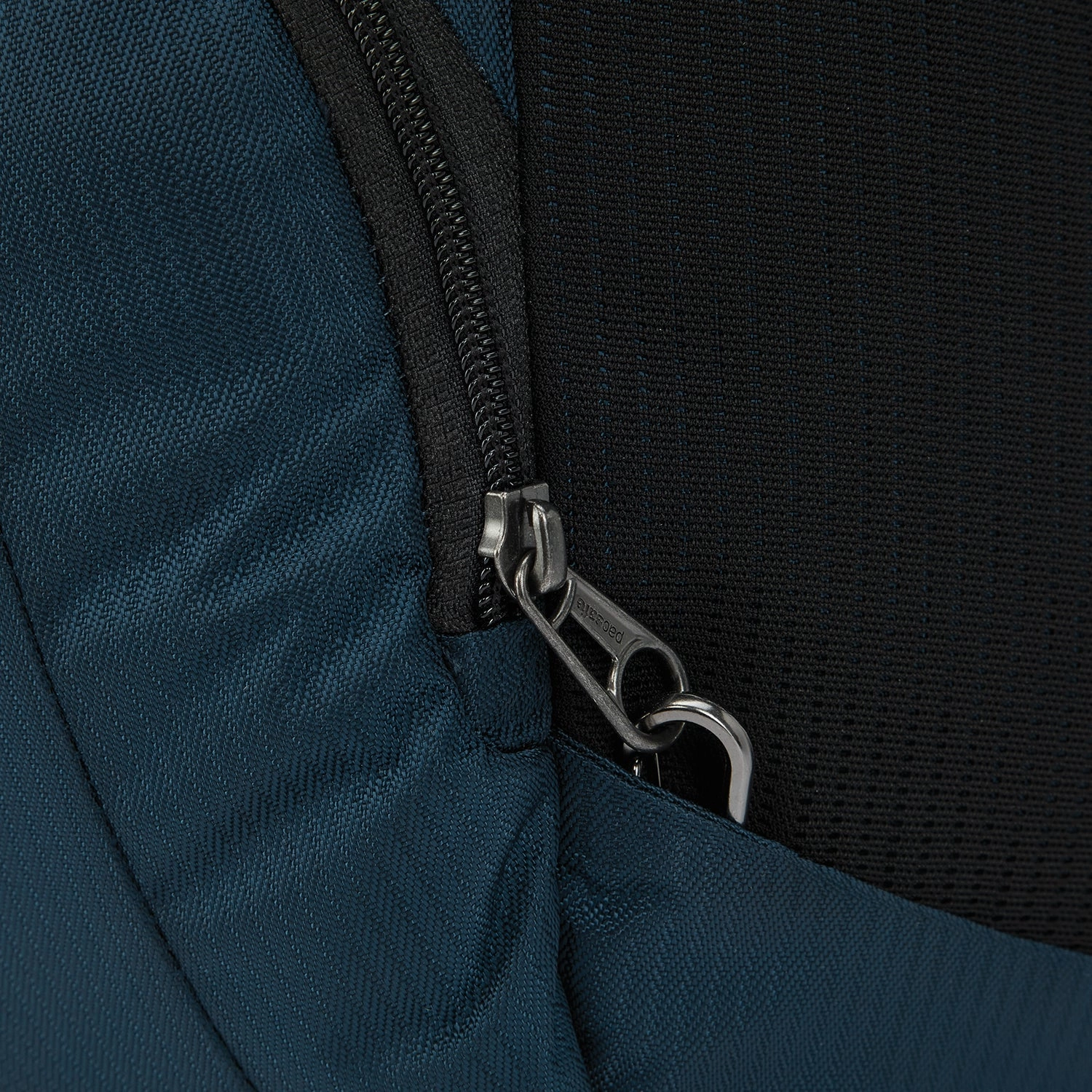 Pacsafe Metrosafe LS450 ECONYL Anti-Theft 25L Backpack