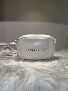 Pre-loved BALENCIAGA Everyday White Crossbody Bag