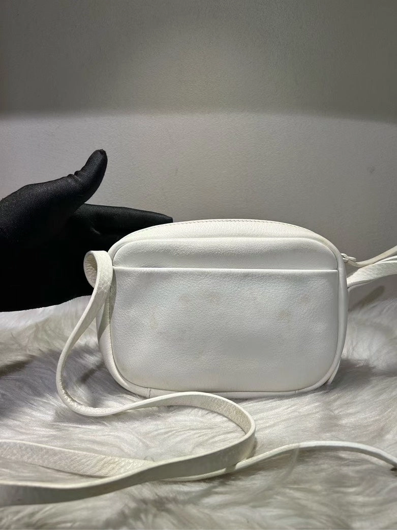 Pre-loved BALENCIAGA Everyday White Crossbody Bag