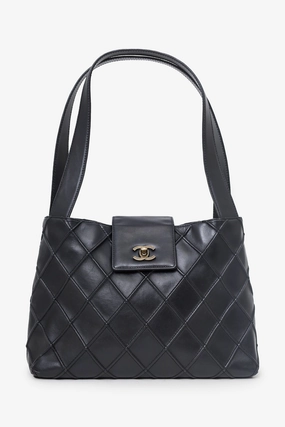Pre-Loved Chanel 2000-02 Black Leather Diamond Stitch CC Hobo Shoulder Bag with Pouch