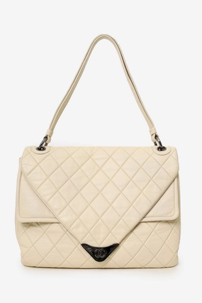 Pre-Loved Chanel 2006-08 Cream Lambskin Quilted Padded Envelope Flap Shoulder Bag