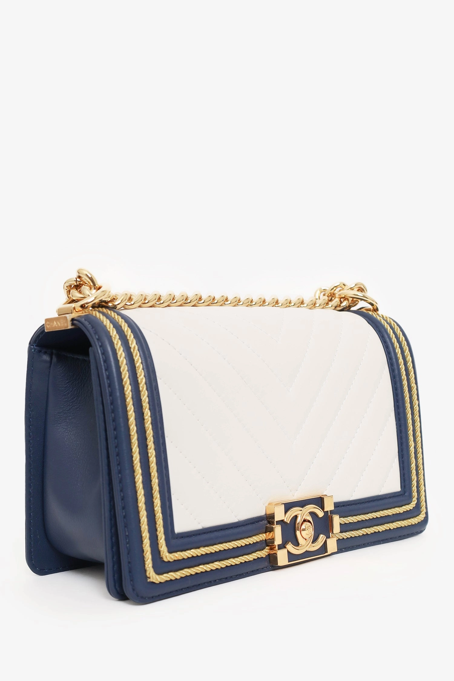 Pre-loved Chanel 2018/19 White/Navy Calfskin Chevron Quilted Braided Medium Boy Bag
