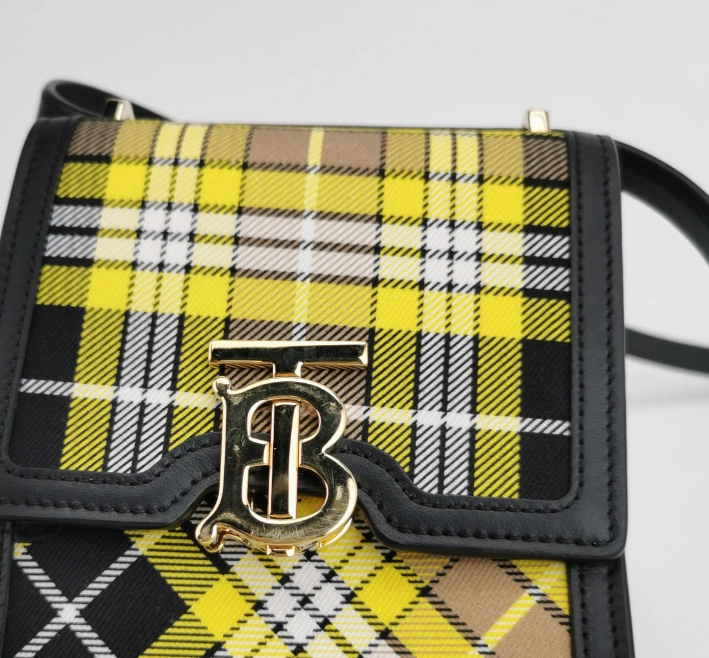 Preloved Burberry Robin crossbody Bag 14*20*5cm yellow 23092778443742