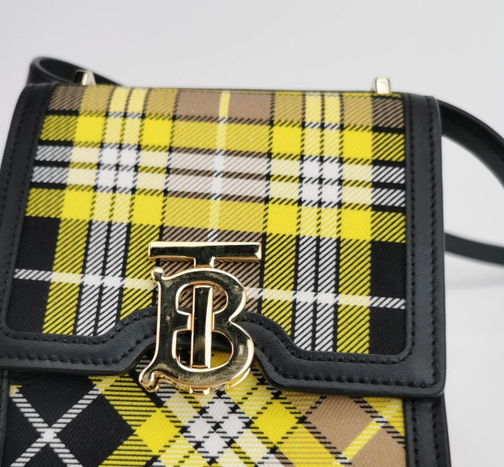 Preloved Burberry Robin crossbody Bag 14*20*5cm yellow 23092778443742