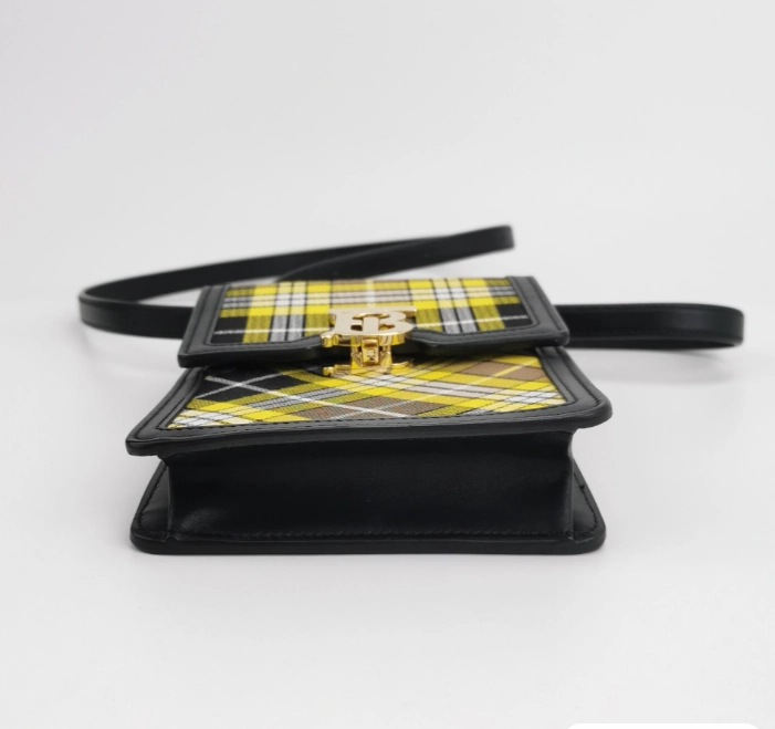 Preloved Burberry Robin crossbody Bag 14*20*5cm yellow 23092778443742