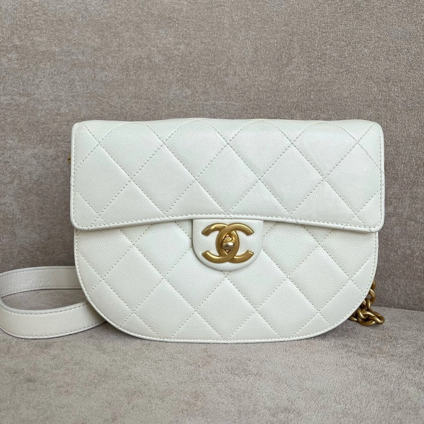 Preloved Chanel Classic White Leather Crossbody Bag with Microchips HMM