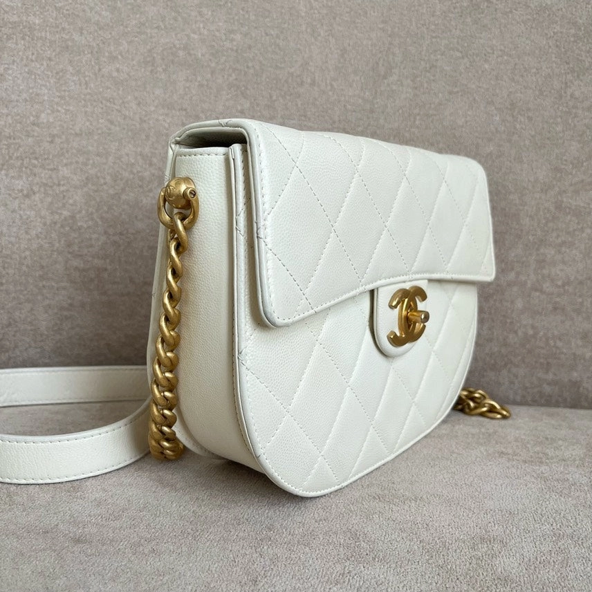 Preloved Chanel Classic White Leather Crossbody Bag with Microchips HMM