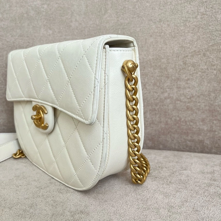 Preloved Chanel Classic White Leather Crossbody Bag with Microchips HMM
