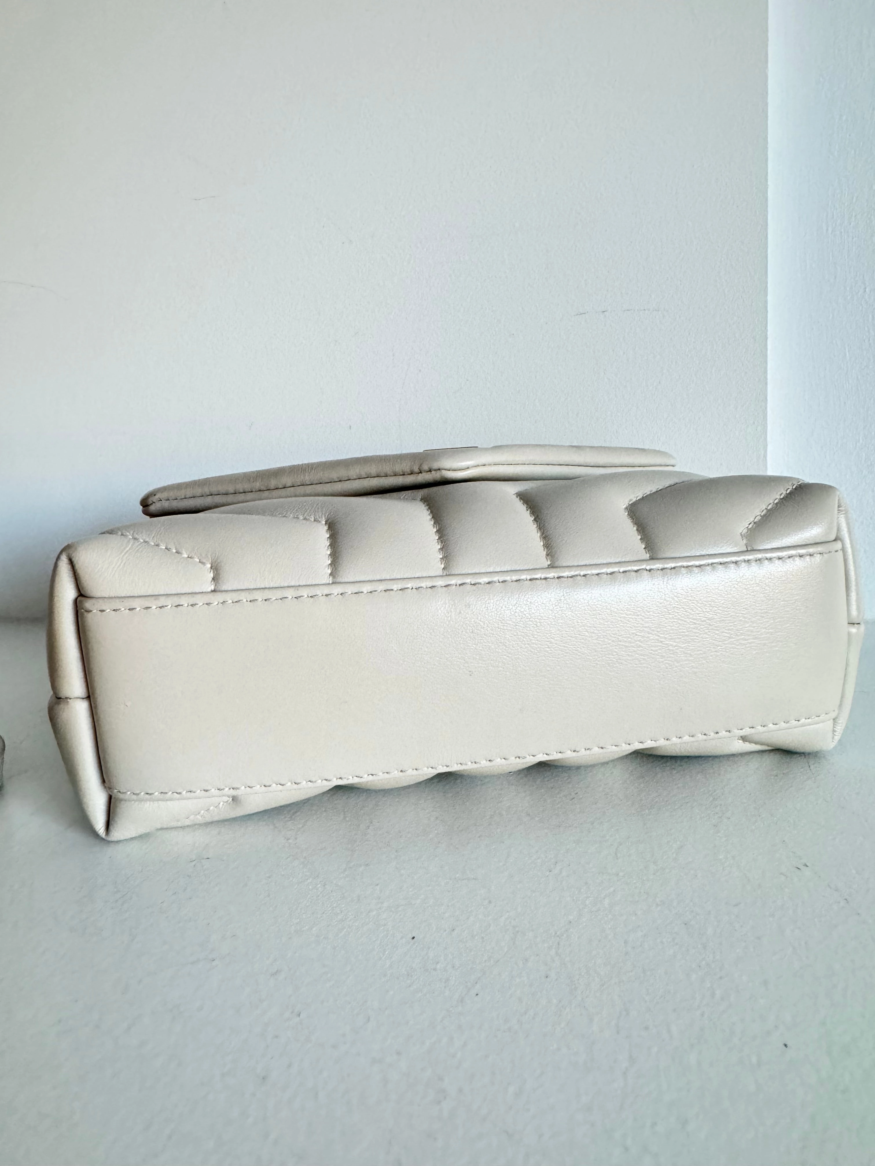 Saint Laurent toy loulou crossbody bag, blanc vintage