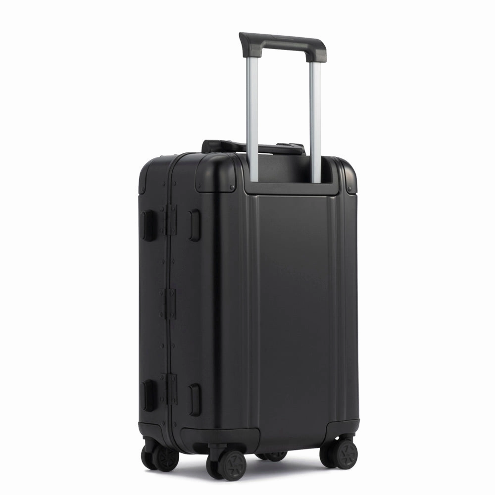 Zero Halliburton Classic Aluminum International Carry on