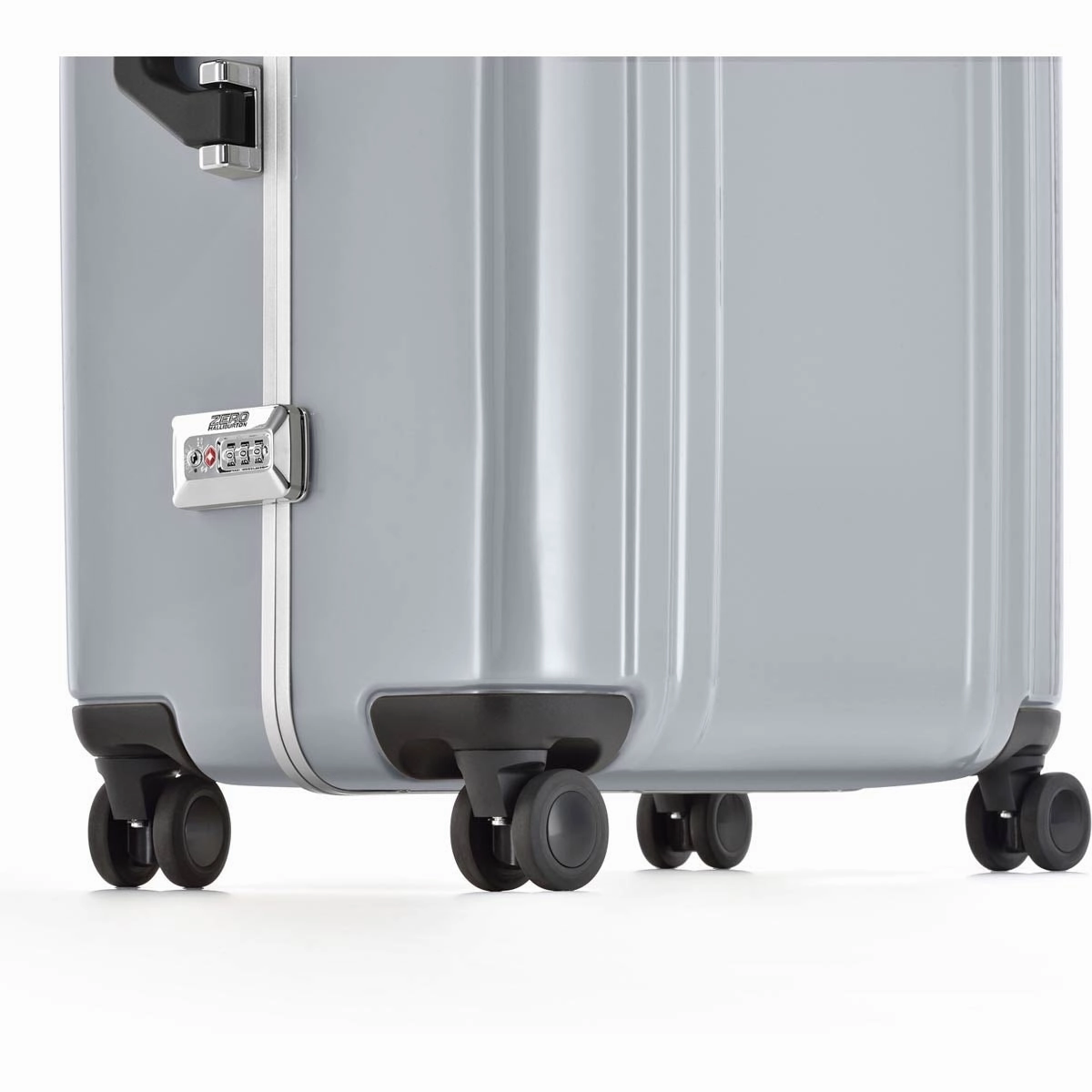 Zero Halliburton Classic Polycarbonate 2.0 19In Carry On 4-Wheel Spinner