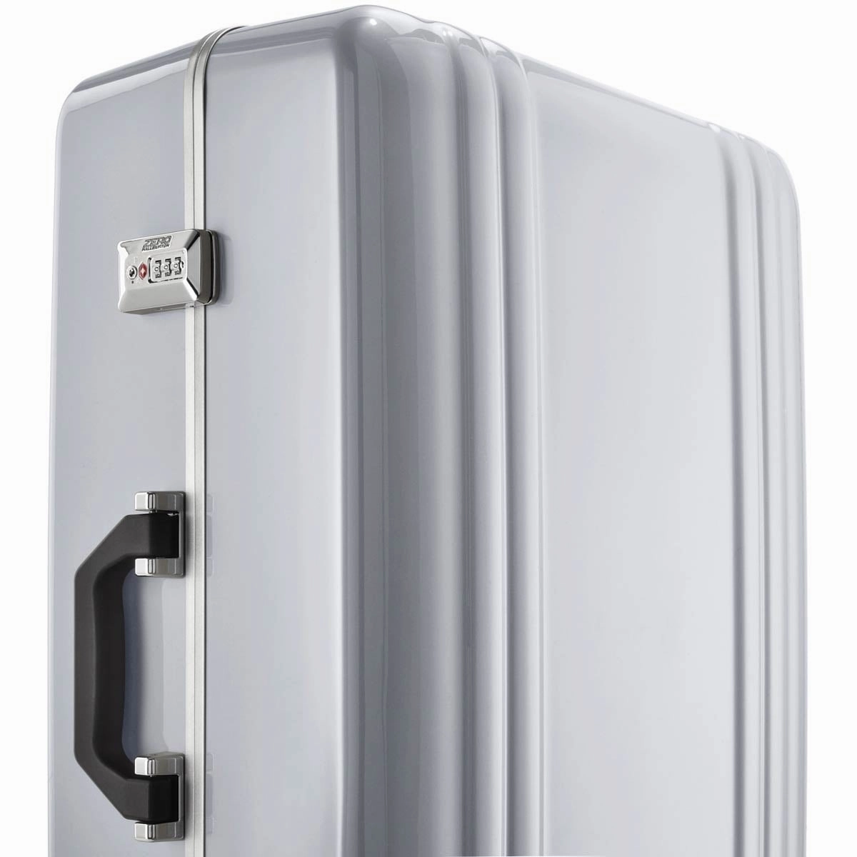 Zero Halliburton Classic Polycarbonate 2.0 19In Carry On 4-Wheel Spinner