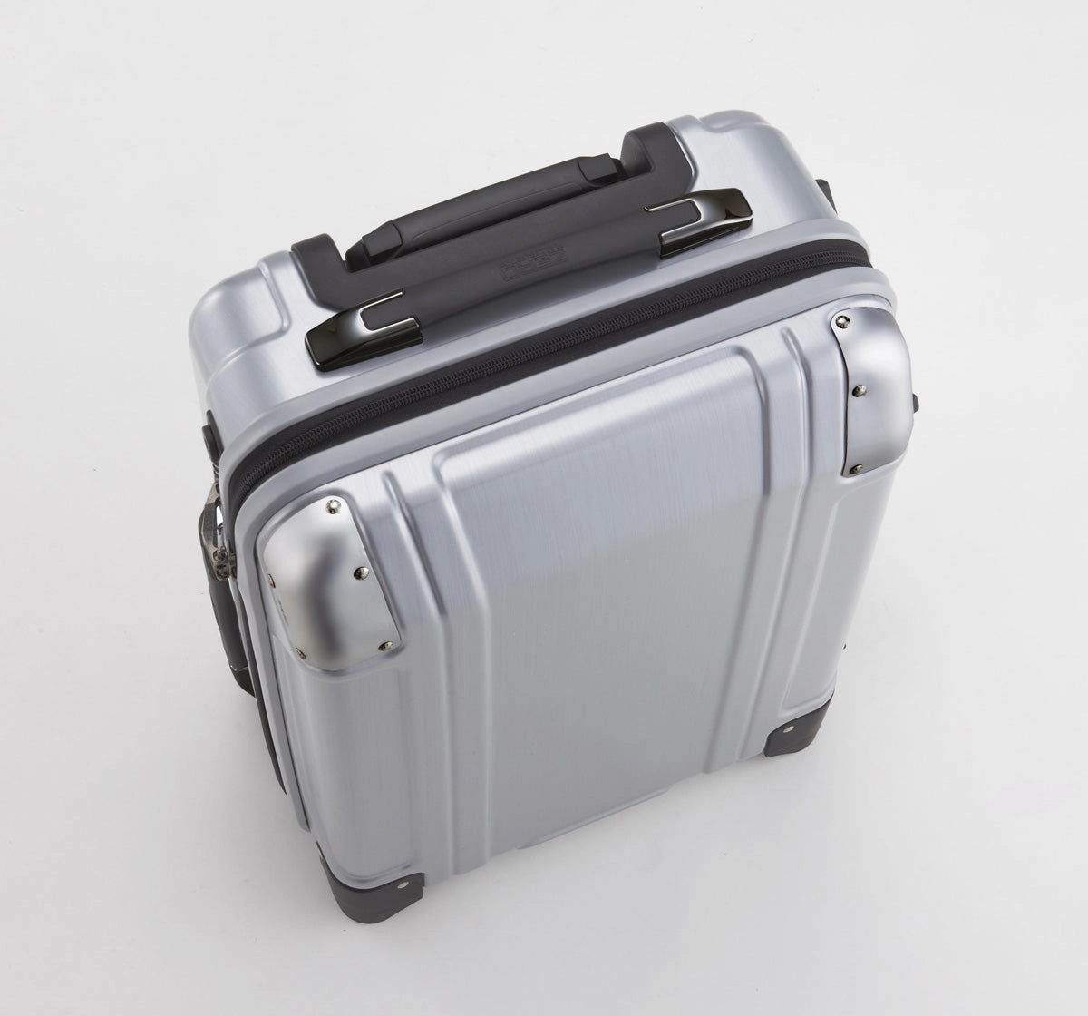 Zero Halliburton Geo Polycarbonate Carry On 2 Wheel Travel Case