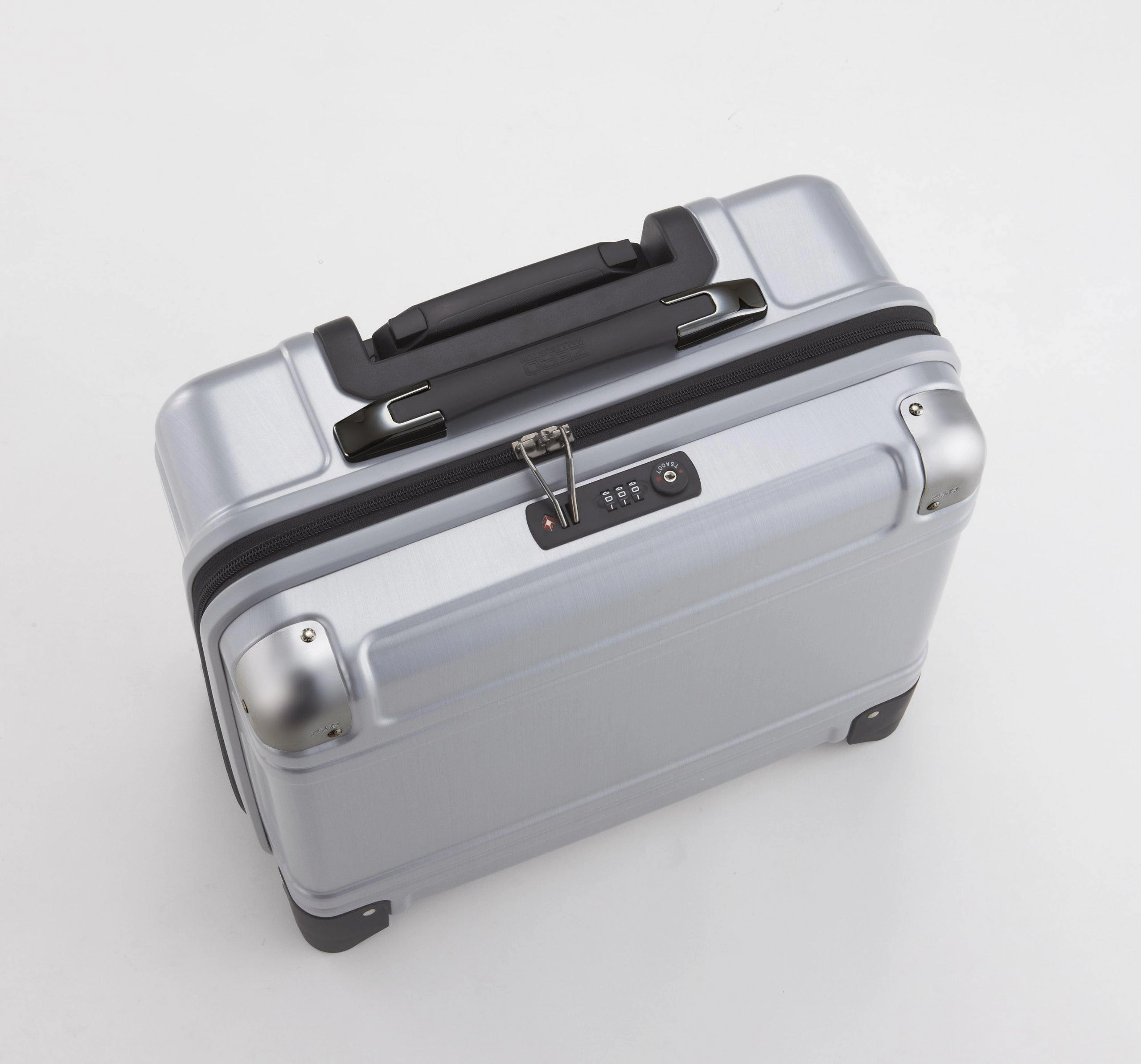 ZERO Halliburton Geo Polycarbonate Wheeled Business Case