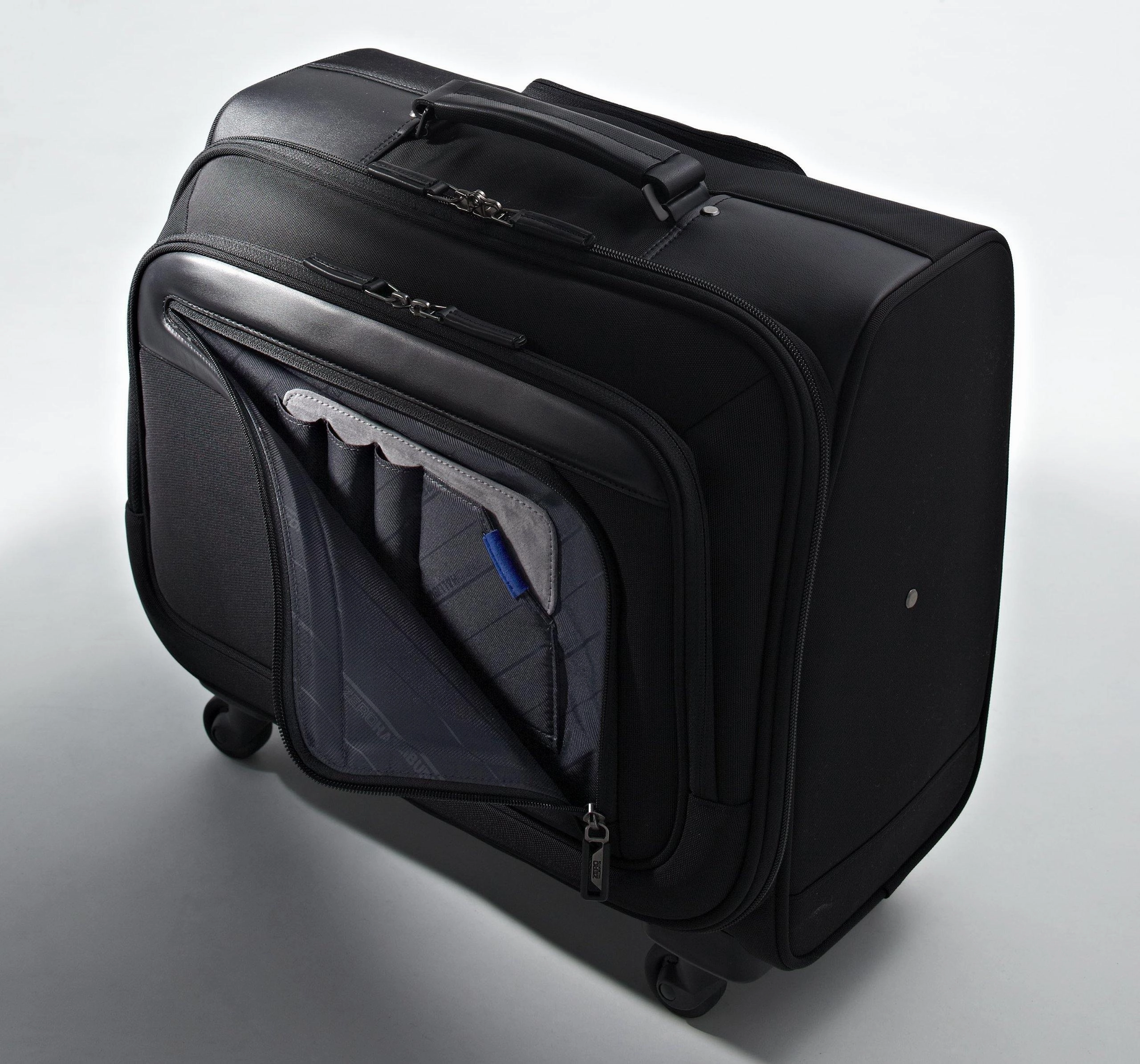 ZERO Halliburton Profile 17" Wheeled Business Case