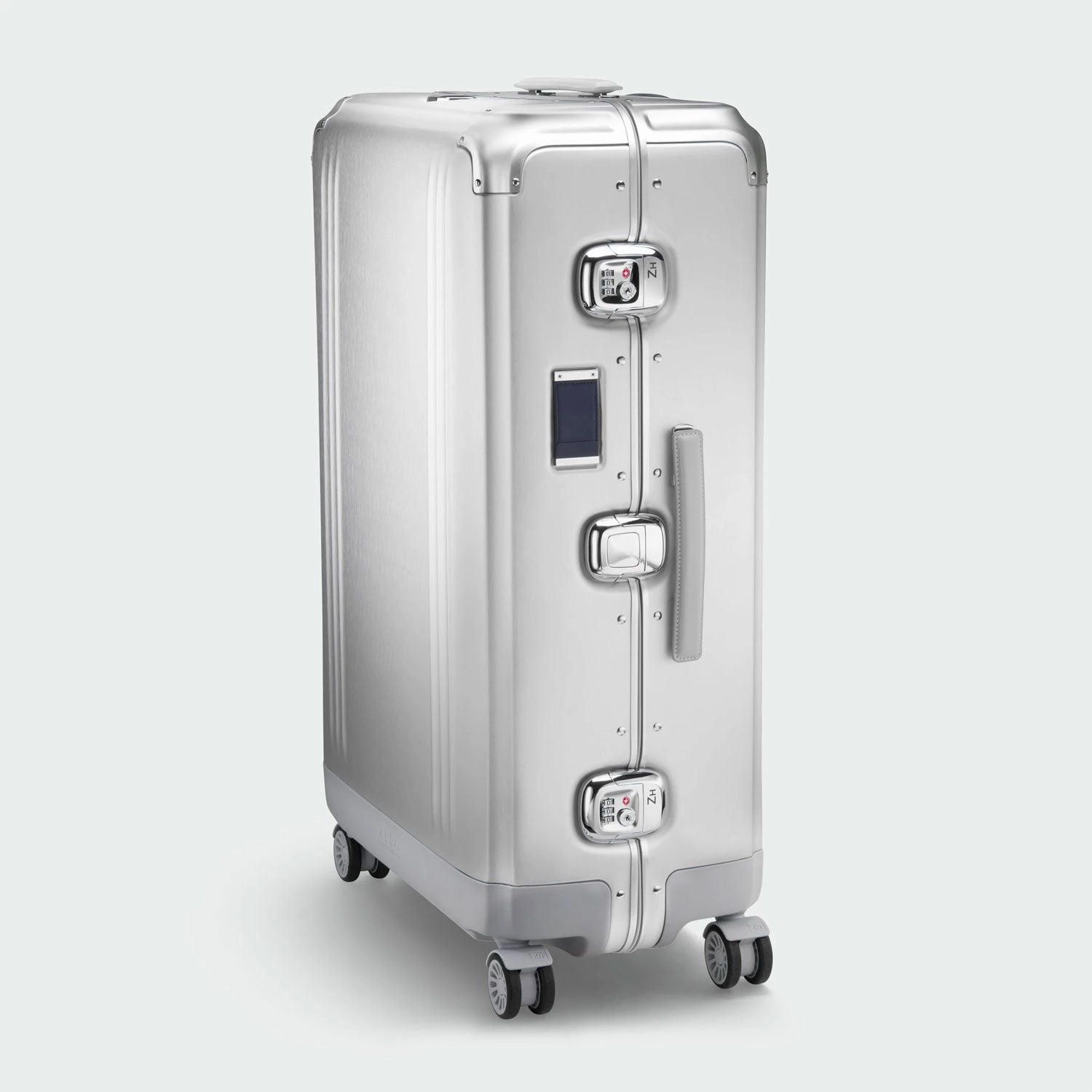 Zero Halliburton Pursuit Aluminum Large Travel Case