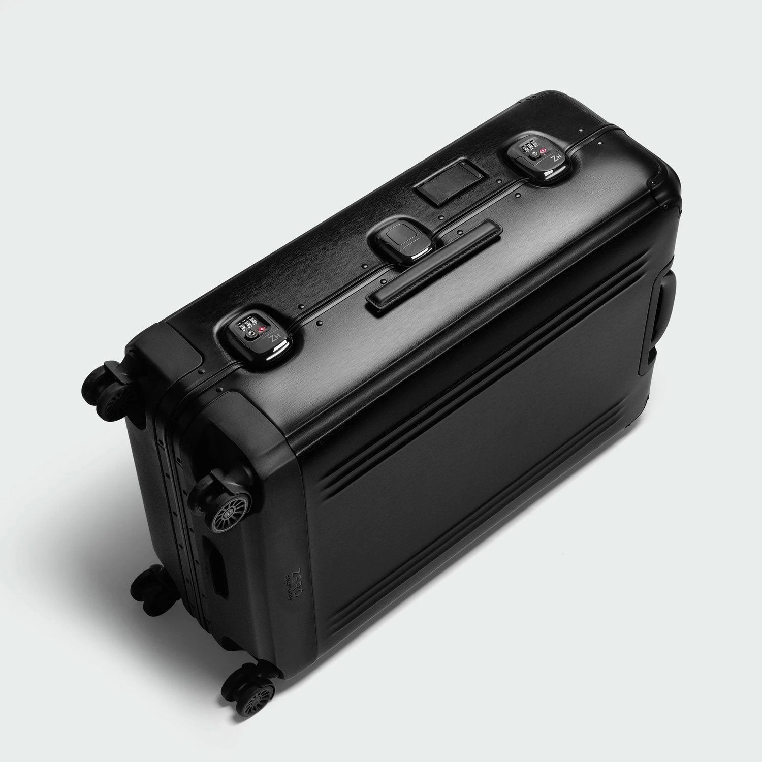 Zero Halliburton Pursuit Aluminum Large Travel Case